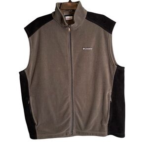 Columbia Fleece Vest in Gray and Black size XL